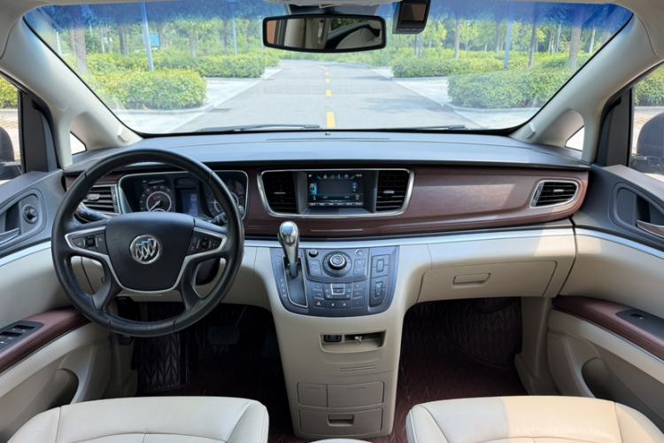 Used Buick GL8 2017 25S Prestige Version China V Standard Interior 9