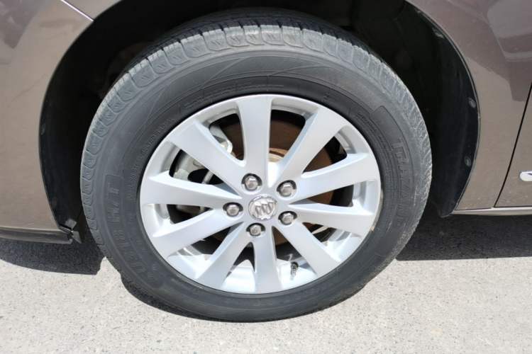 Used Buick GL8 2017 25S Luxury Version China V Standard Left Front Wheel Hub