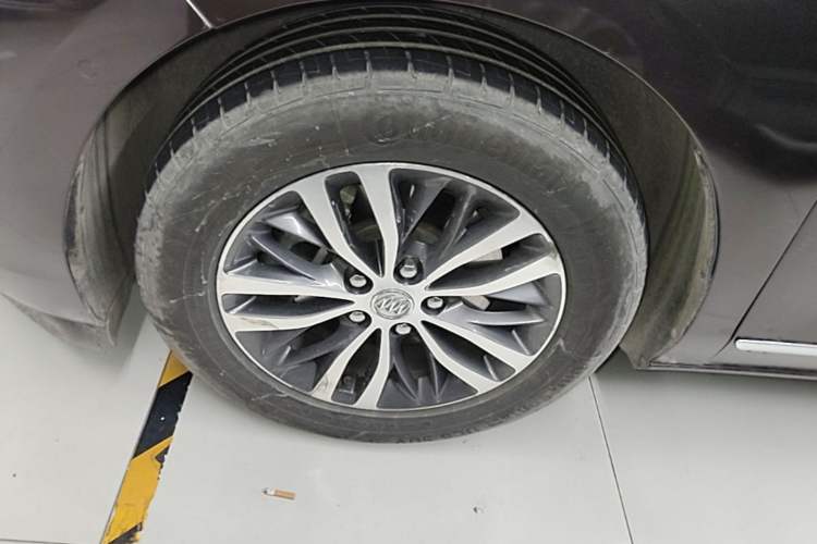 Used Buick GL8 2017 ES 28T Flagship Model China V Standard Left Front Wheel Hub