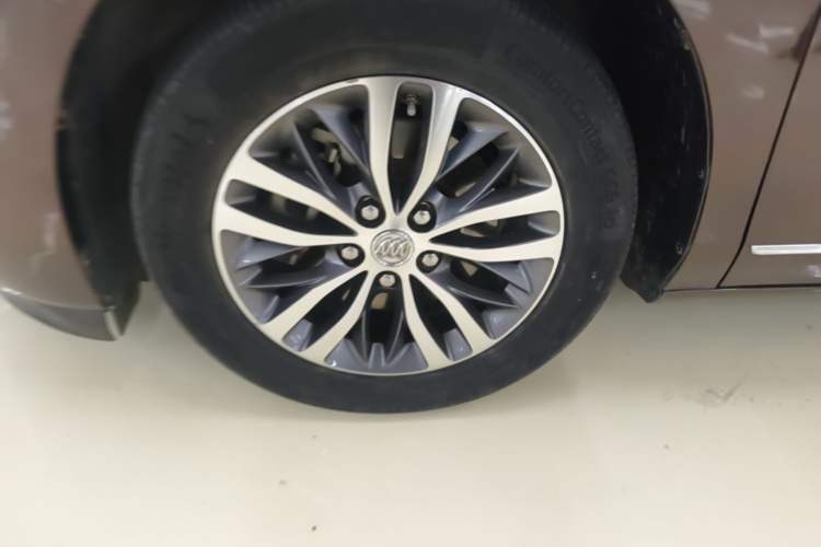 Used Buick GL8 2017 ES 28T Flagship Model China V Standard Left Front Wheel Hub