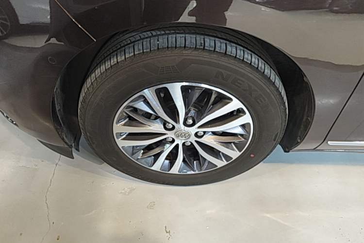 Used Buick GL8 2017 ES 28T Flagship Model China V Standard Left Front Wheel Hub
