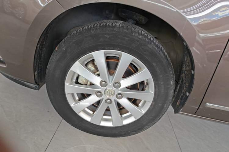 Used Buick GL8 2017 25S Luxury Version China V Standard Left Front Wheel Hub