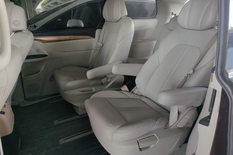 Used Buick GL8 2017 ES 28T Comfort Model China V Standard Left Rear Seat