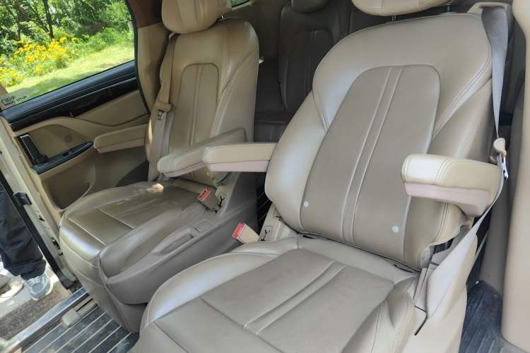 Used Buick GL8 2017 ES 28T Luxury Model China V Standard Left Rear Seat
