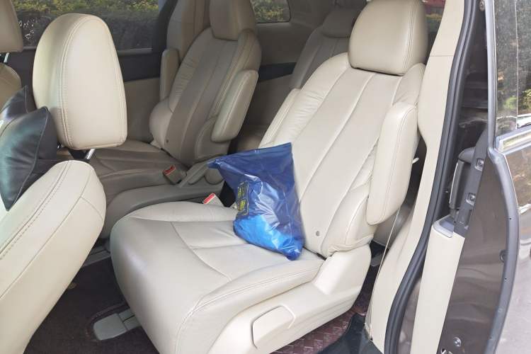 Used Buick GL8 2017 25S Luxury Version China V Standard Left Rear Seat