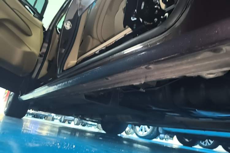 Used Buick GL8 2017 ES 28T Luxury Model China V Standard Left Side Sill