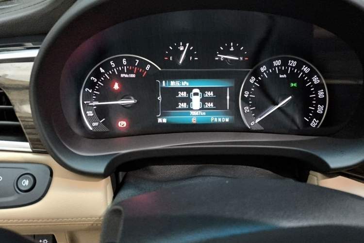 Used Buick GL8 2017 ES 28T Flagship Model China V Standard Odometer Close Up
