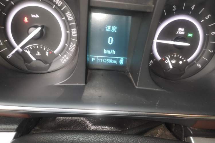 Used Buick GL8 2017 25S Luxury Version China V Standard Odometer Close Up