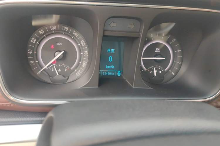 Used Buick GL8 2017 25S Luxury Version China V Standard Odometer Close Up