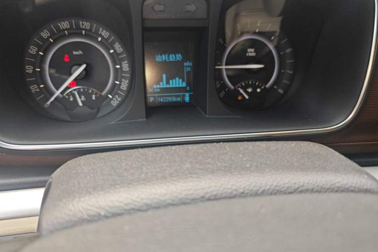 Used Buick GL8 2017 25S Luxury Version China V Standard Odometer Close Up