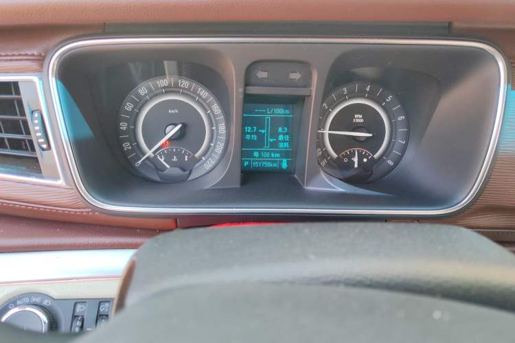 Used Buick GL8 2017 25S Comfort Version China V Standard Odometer Close Up