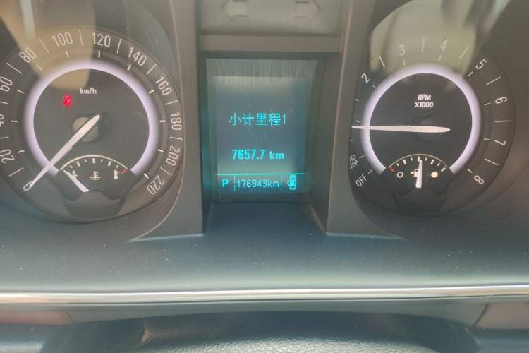 Used Buick GL8 2017 25S Luxury Version China V Standard Odometer Close Up