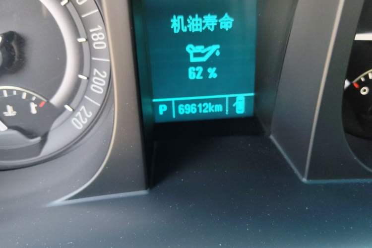Used Buick GL8 2017 25S Comfort Version China V Standard Odometer Close Up