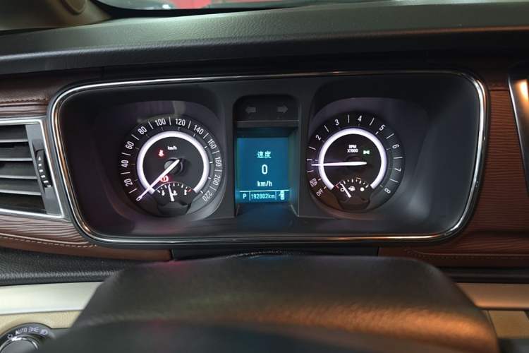 Used Buick GL8 2017 25S Comfort Version China V Standard Odometer Close Up