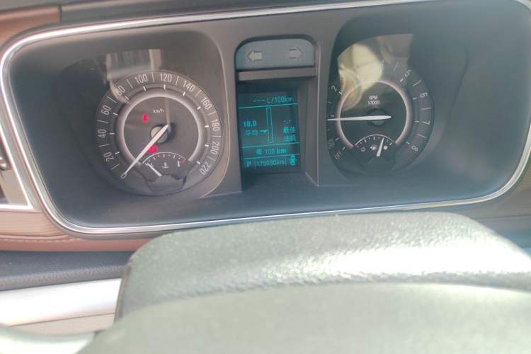 Used Buick GL8 2017 25S Luxury Version China V Standard Odometer Close Up