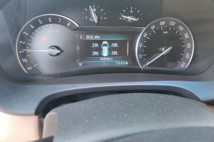 Used Buick GL8 2017 ES 28T Luxury Model China V Standard Odometer Close Up