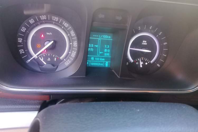Used Buick GL8 2017 25S Luxury Version China V Standard Odometer Close Up