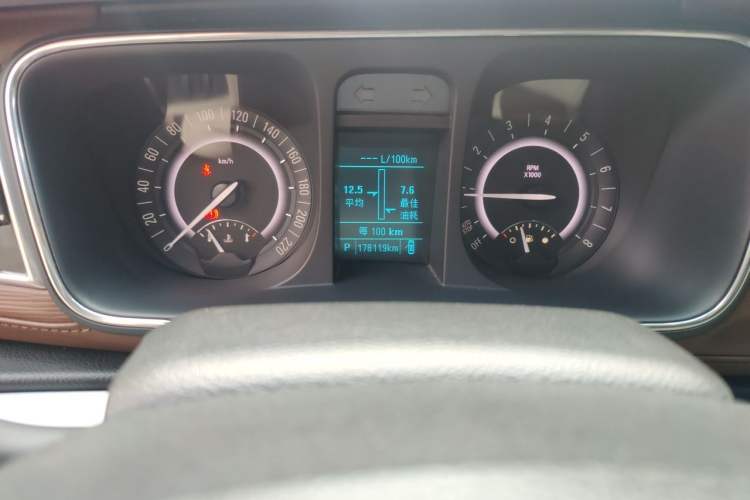 Used Buick GL8 2017 25S Comfort Version China V Standard Odometer Close Up