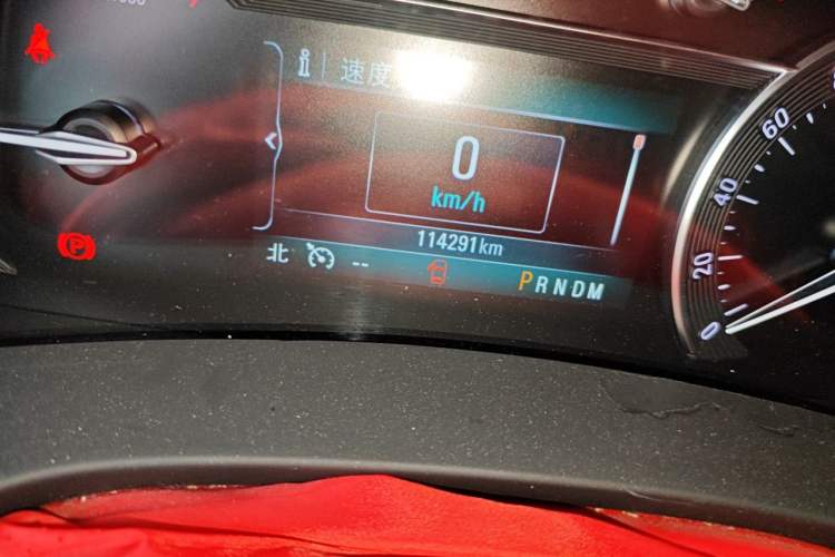 Used Buick GL8 2017 ES 28T Luxury Model China V Standard Odometer Close Up