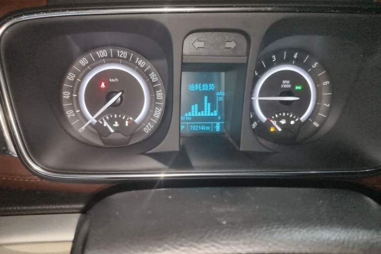 Used Buick GL8 2017 25S Comfort Version China V Standard Odometer Close Up