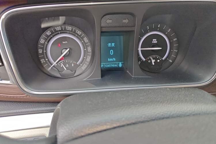 Used Buick GL8 2017 25S Luxury Version China V Standard Odometer Close Up