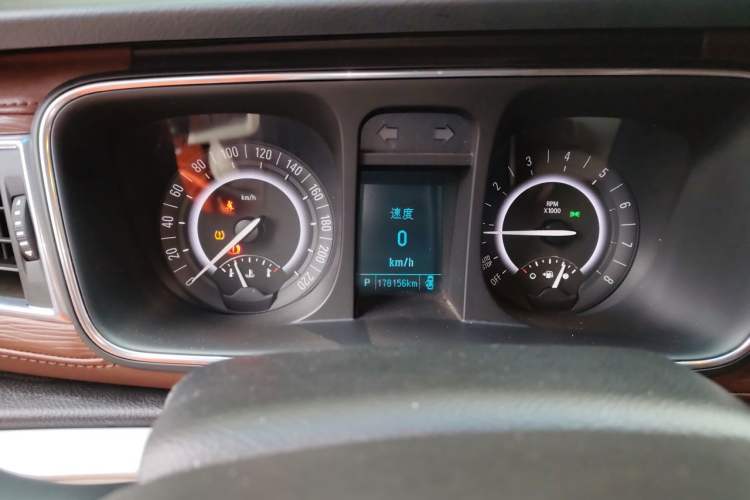 Used Buick GL8 2017 25S Prestige Version China V Standard Odometer Close Up