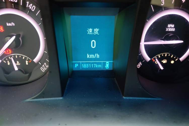 Used Buick GL8 2017 25S Luxury Version China V Standard Odometer Close Up