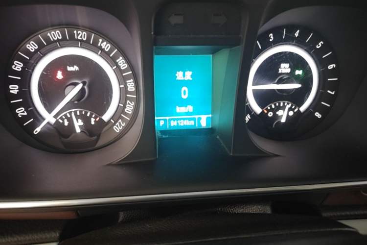 Used Buick GL8 2017 25S Comfort Version China V Standard Odometer Close Up