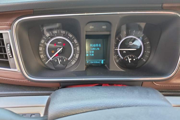 Used Buick GL8 2017 25S Luxury Version China V Standard Odometer Close Up