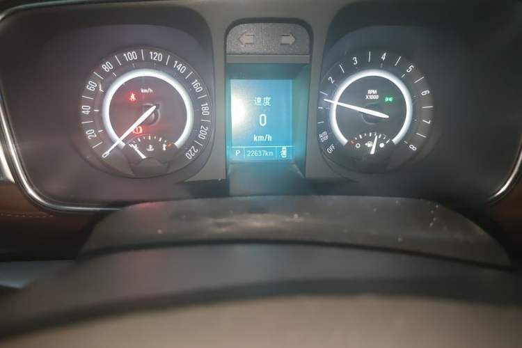 Used Buick GL8 2017 25S Comfort Version China V Standard Odometer Close Up