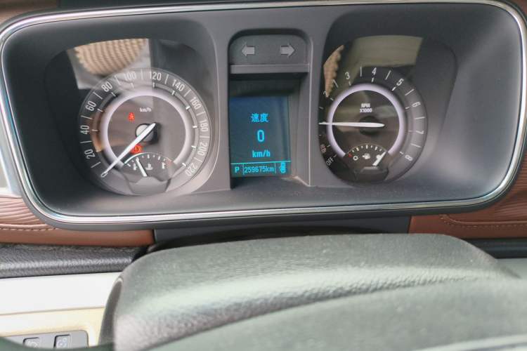 Used Buick GL8 2017 25S Luxury Version China V Standard Odometer Close Up
