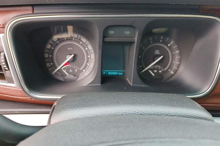 Used Buick GL8 2017 25S Luxury Version China V Standard Odometer Close Up