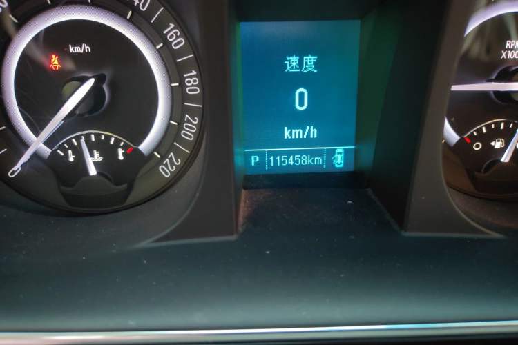 Used Buick GL8 2017 25S Luxury Version China V Standard Odometer Close Up