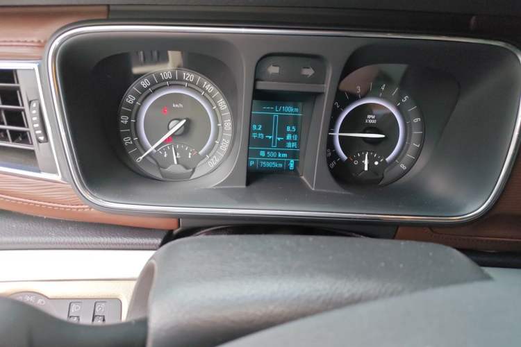 Used Buick GL8 2017 25S Prestige Version China V Standard Odometer Close Up