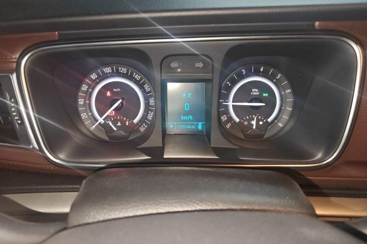 Used Buick GL8 2017 25S Comfort Version China V Standard Odometer Close Up