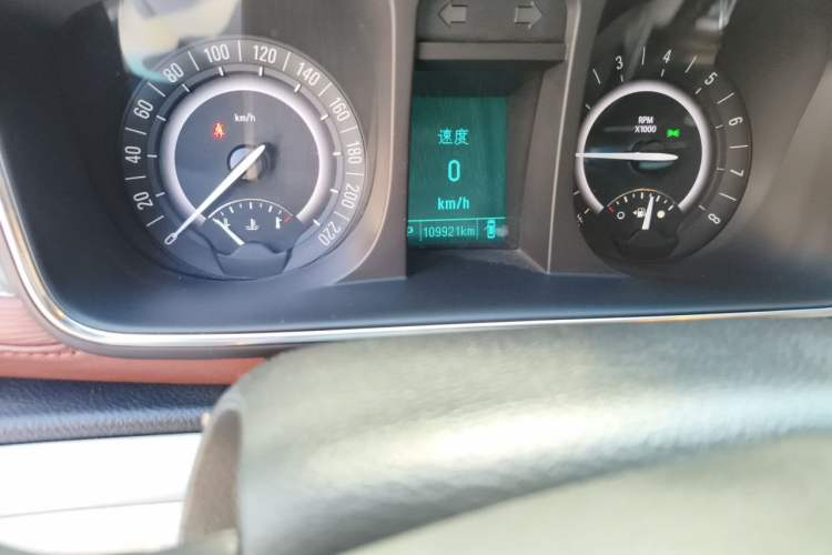 Used Buick GL8 2017 25S Luxury Version China V Standard Odometer Close Up