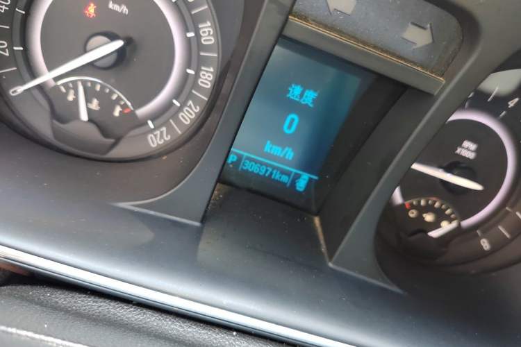 Used Buick GL8 2017 25S Comfort Version China V Standard Odometer Close Up