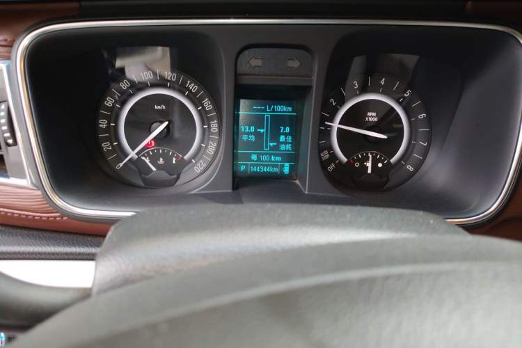 Used Buick GL8 2017 25S Comfort Version China V Standard Odometer Close Up