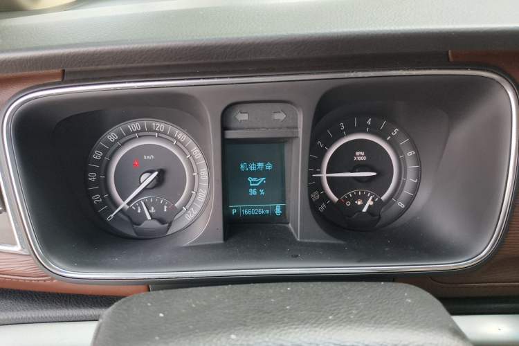 Used Buick GL8 2017 25S Luxury Version China V Standard Odometer Close Up