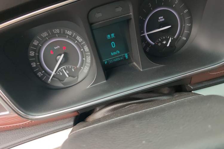 Used Buick GL8 2017 25S Comfort Version China V Standard Odometer Close Up