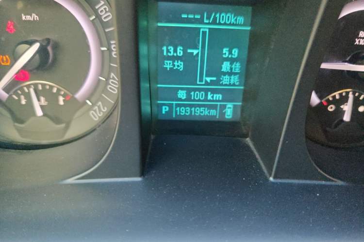 Used Buick GL8 2017 25S Luxury Version China V Standard Odometer Close Up