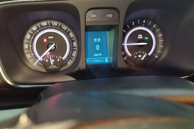 Used Buick GL8 2017 25S Luxury Version China V Standard Odometer Close Up