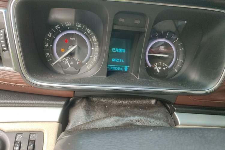 Used Buick GL8 2017 25S Luxury Version China V Standard Odometer Close Up