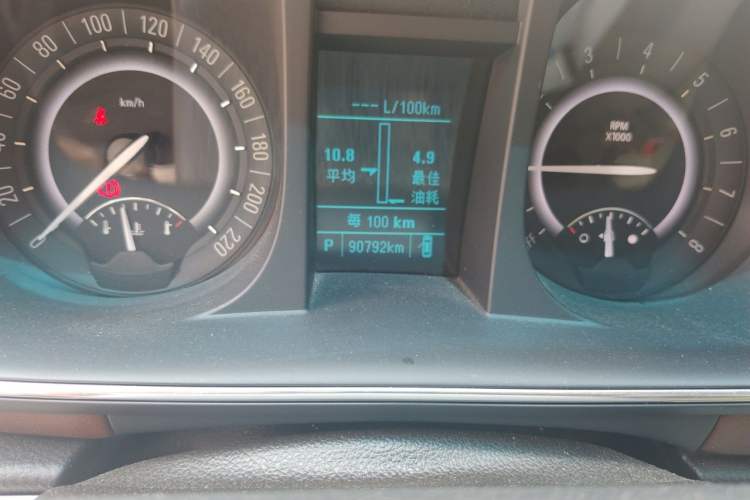 Used Buick GL8 2017 25S Comfort Version China V Standard Odometer Close Up