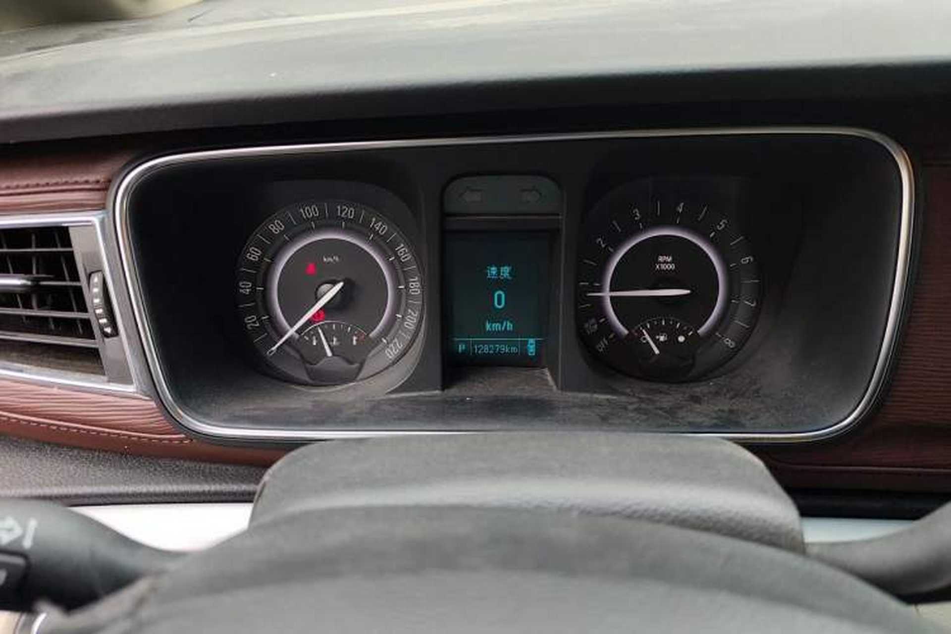 Used Buick GL8 2017 25S Prestige Version China V Standard Odometer Close Up