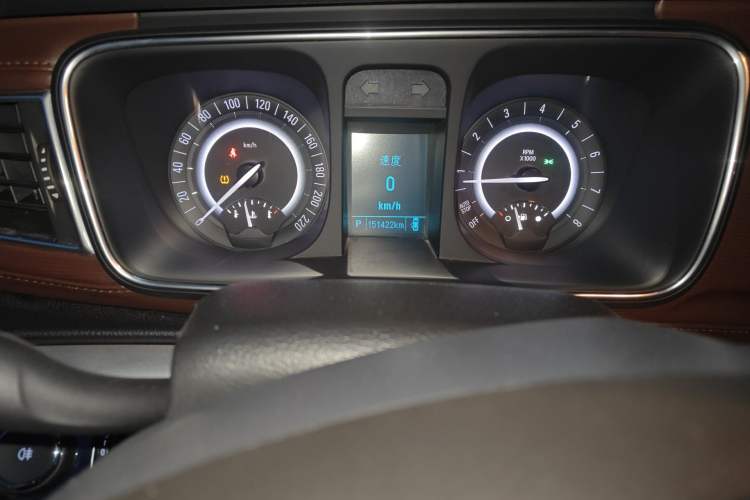 Used Buick GL8 2017 25S Luxury Version China V Standard Odometer Close Up