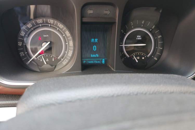 Used Buick GL8 2017 25S Luxury Version China V Standard Odometer Close Up