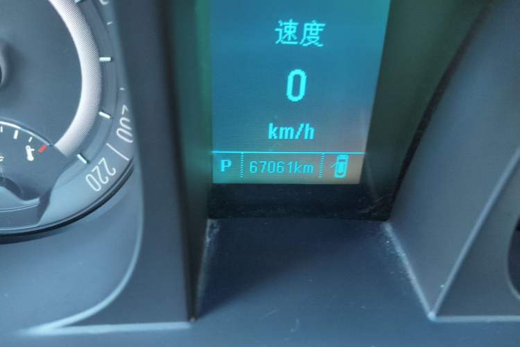 Used Buick GL8 2017 25S Comfort Version China V Standard Odometer Close Up