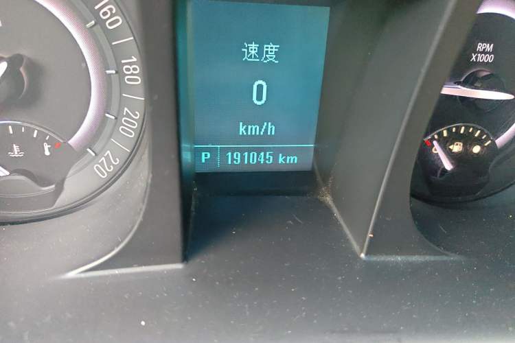 Used Buick GL8 2017 25S Luxury Version China V Standard Odometer Close Up