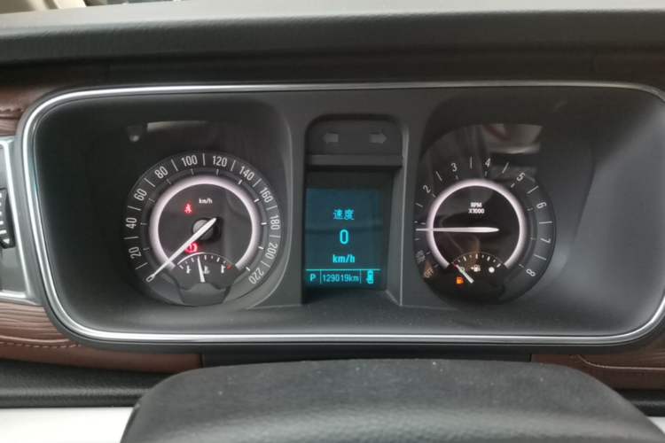 Used Buick GL8 2017 25S Luxury Version China V Standard Odometer Close Up